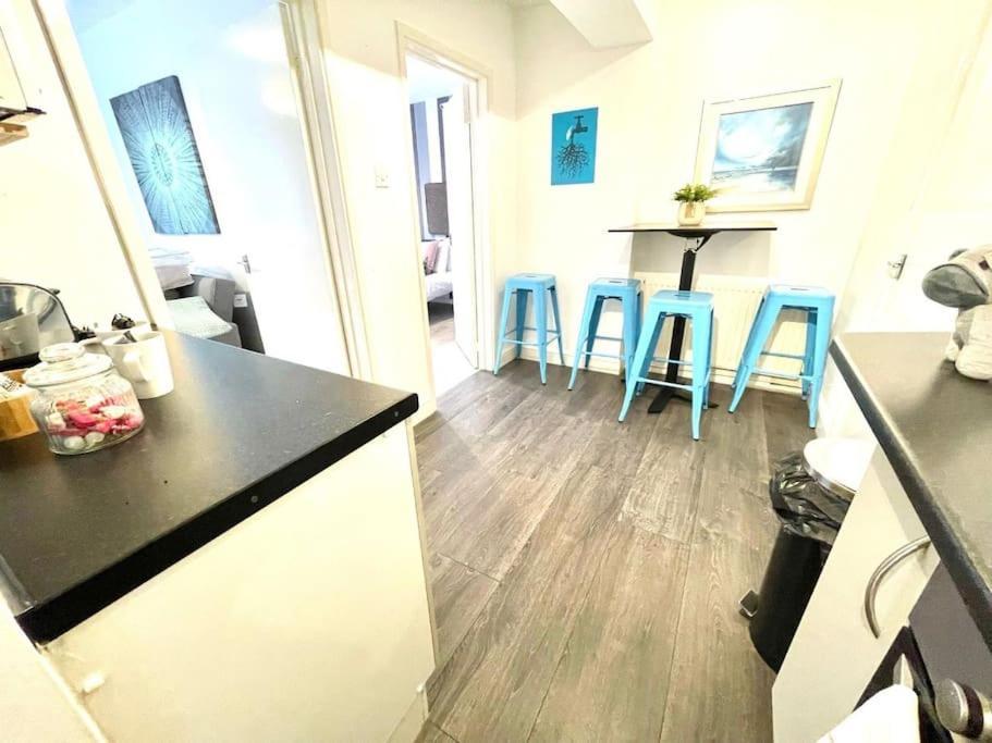 Serene And Cozy 1-Bedroom House With Parking Cambridge  Bagian luar foto