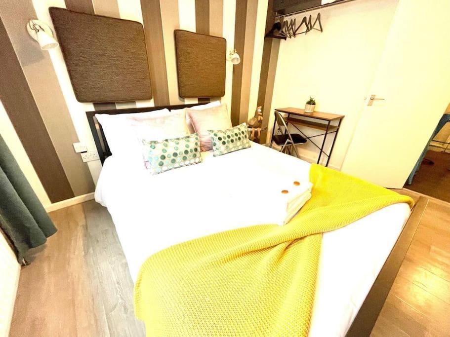 Serene And Cozy 1-Bedroom House With Parking Cambridge  Bagian luar foto