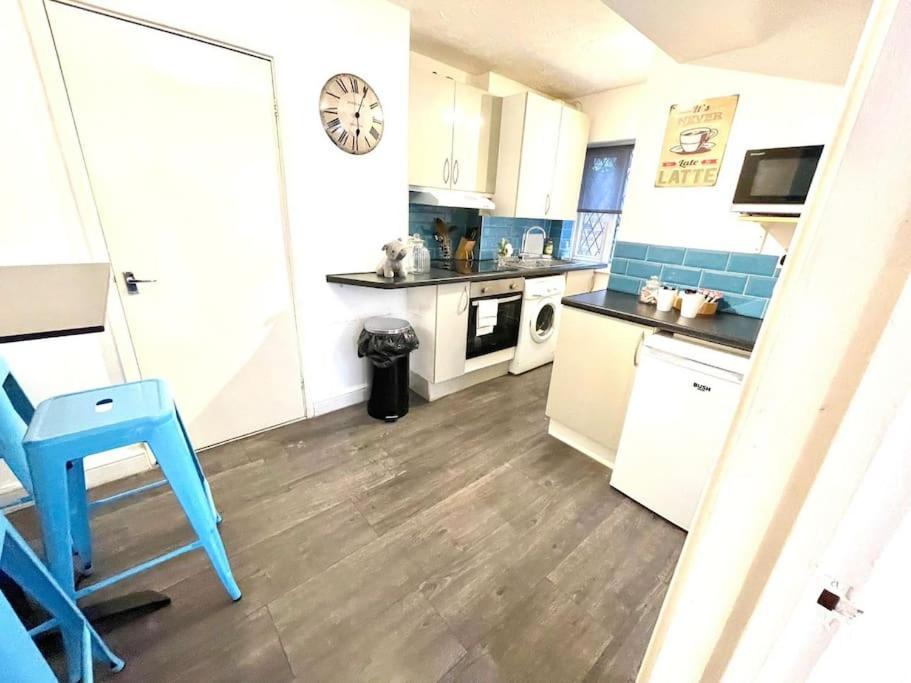 Serene And Cozy 1-Bedroom House With Parking Cambridge  Bagian luar foto