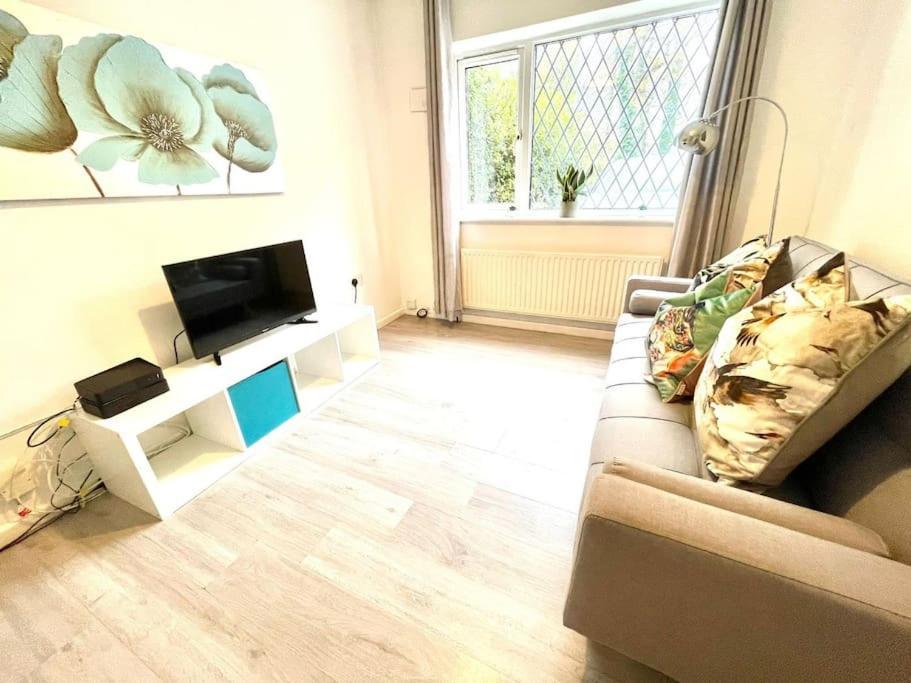 Serene And Cozy 1-Bedroom House With Parking Cambridge  Bagian luar foto