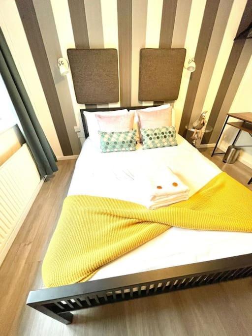 Serene And Cozy 1-Bedroom House With Parking Cambridge  Bagian luar foto