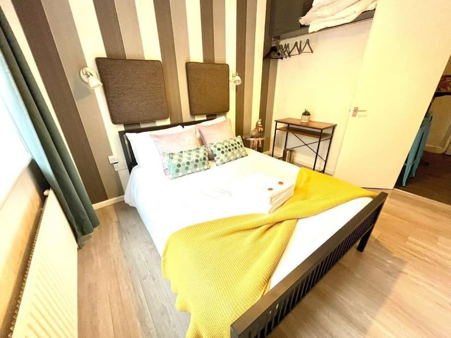 Serene And Cozy 1-Bedroom House With Parking Cambridge  Bagian luar foto