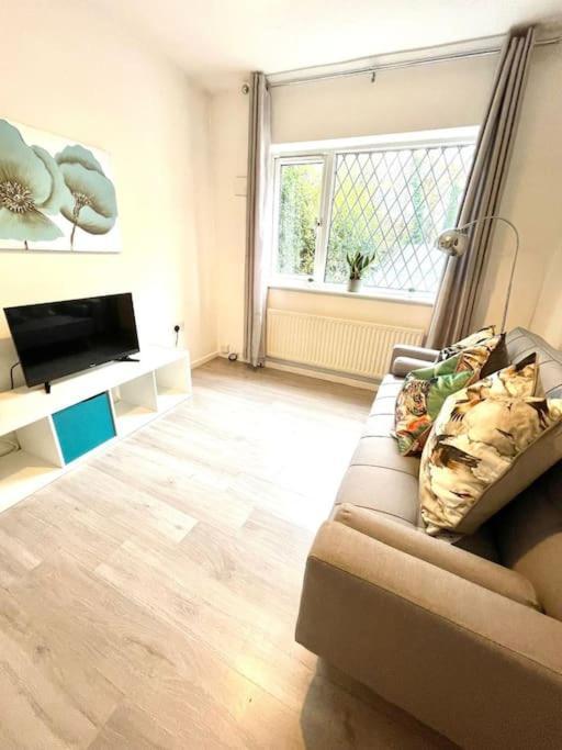 Serene And Cozy 1-Bedroom House With Parking Cambridge  Bagian luar foto