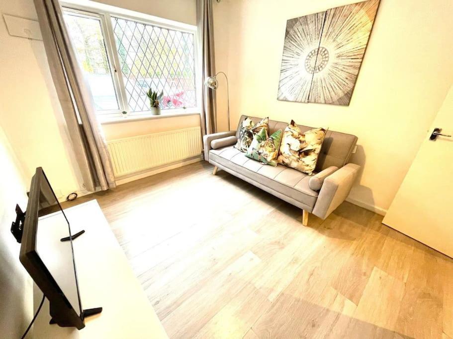 Serene And Cozy 1-Bedroom House With Parking Cambridge  Bagian luar foto