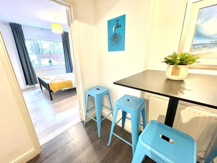 Serene And Cozy 1-Bedroom House With Parking Cambridge  Bagian luar foto